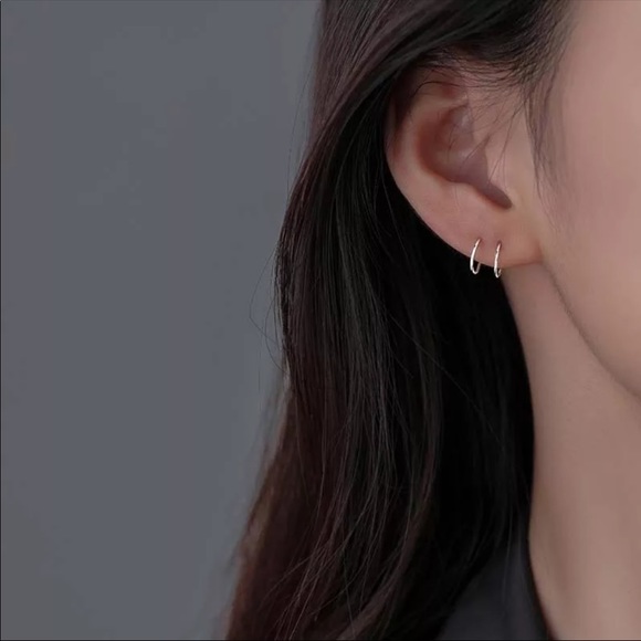 🆕 Minimalist Double Layer Arc Geometric Earrings - Picture 2 of 5